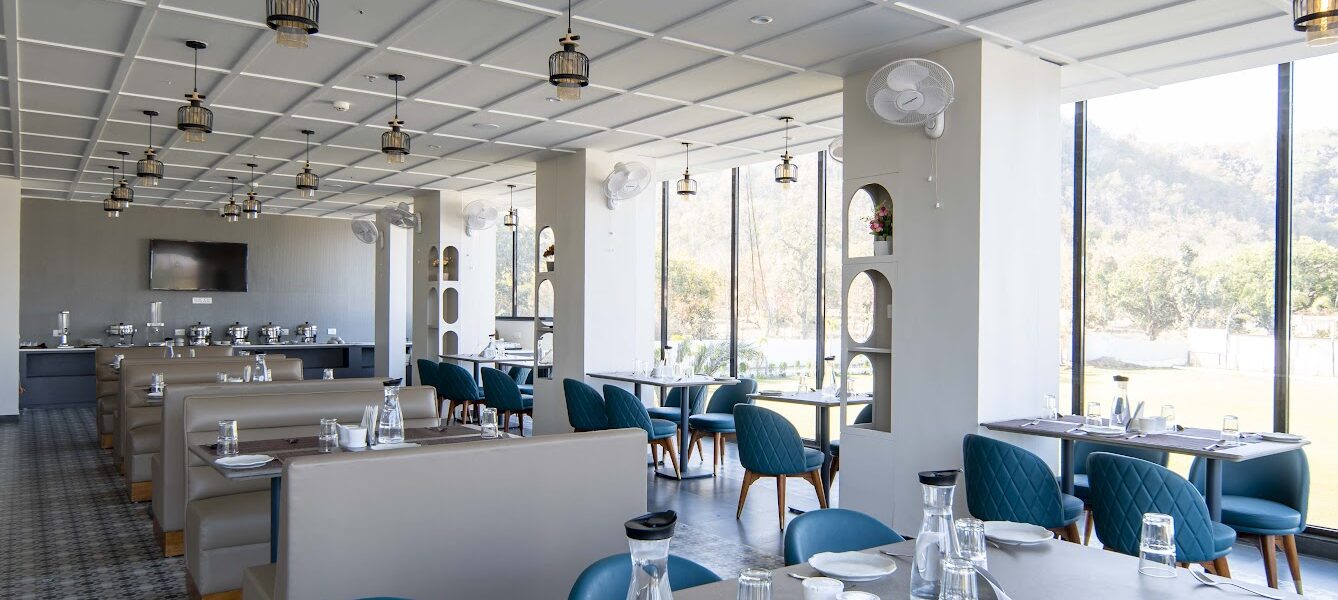 Best Cocktail Table Styles for Hotels, Bars & Restaurants