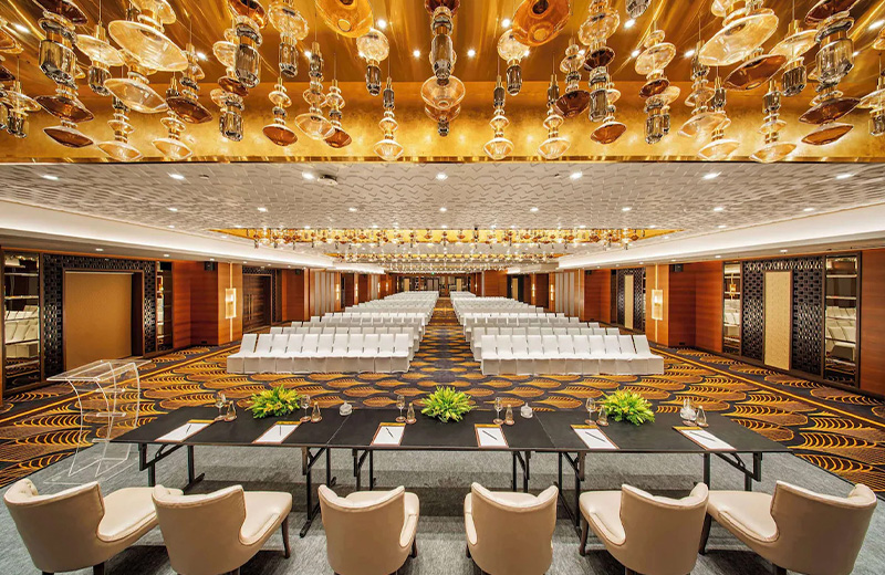 Stylish Banquet Chair & Table Ideas for Wedding Decor